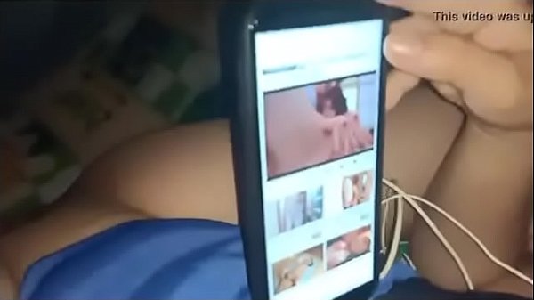 Nước lồn bạn g&aacute;i bắn ướt cả giường, r&ecirc;n la vang trời ph&ecirc; tới n&oacute;c 