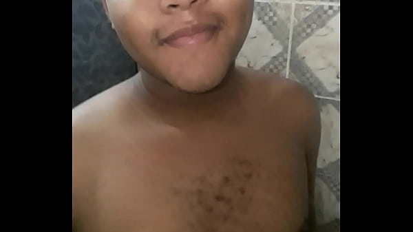 Novinho safado cheio de tes&atilde;o  molhado