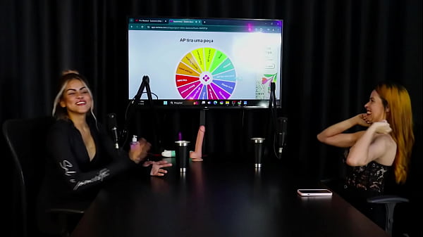 Ruiva safada mostra como &eacute; o seu sexo oral e tem os peitos chupados - Jhocy (SHEER/RED) 