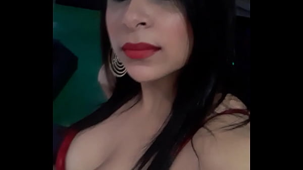 Sozinha aqui a sua espera  