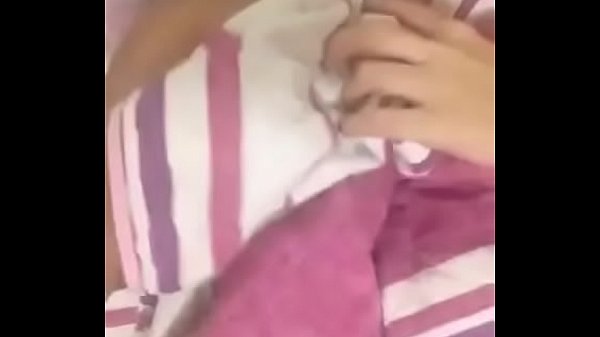 Excitada manda v&iacute;deo para corno