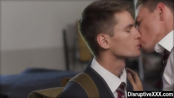 Gay boy looses virginity