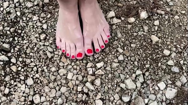 Pissing on MILF babe Feet on the Beach  
