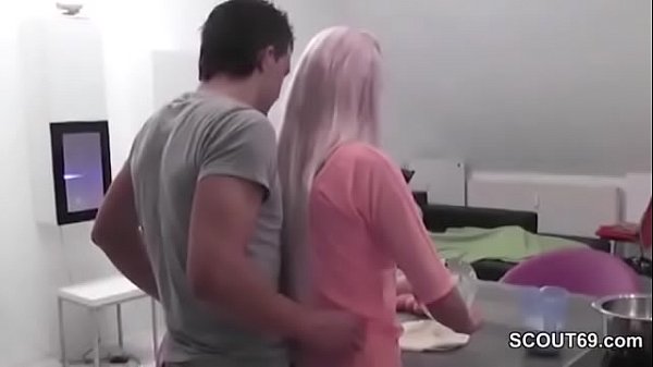 Stief-Bruder mit Monster Schwanz fickt seine Stief-Schwester