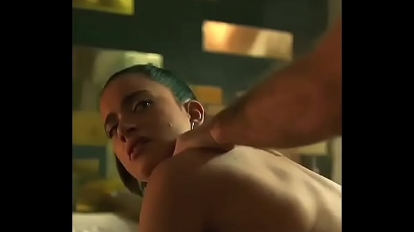 Anyone please tell me her name or movie name