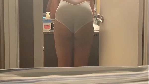 Bathroom Voyeur spying on fuck friend 