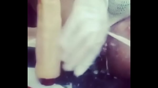 موخرتي الجميله مه الالعاب الجنسية  