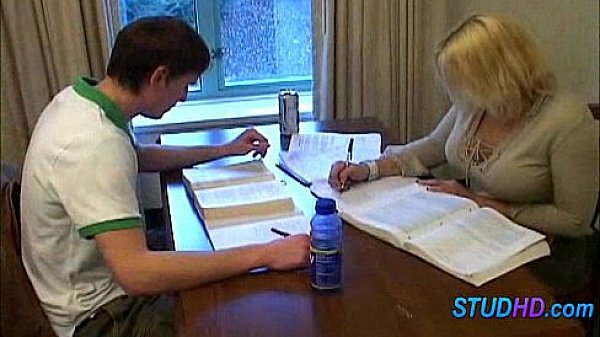 Hot babe fucks stud 1015