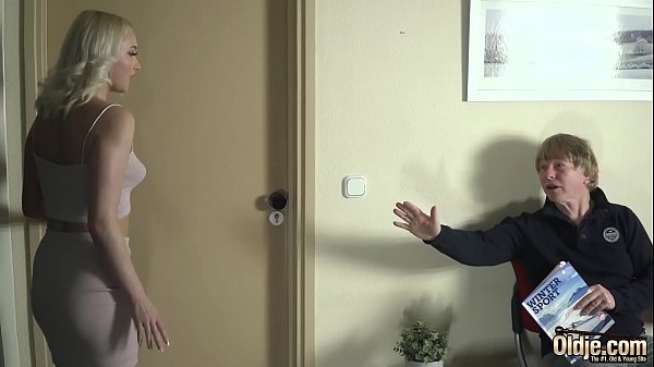 Old man penetrates hot tart and plans with her soft nipples