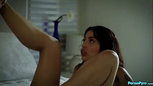 Nathan Bronson Gets Blowjob From Vanessa Sky