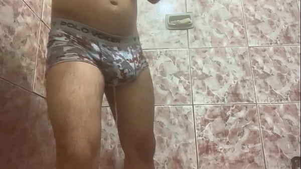 Meu pau todo duro, depois que tirei a cueca! Assista completo no SHEER OU RED