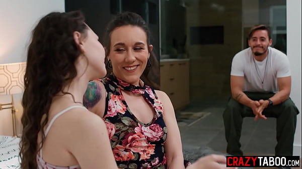 Hot MILF Sinn Sage seduced sexy teen and enjoyed lesbian sex