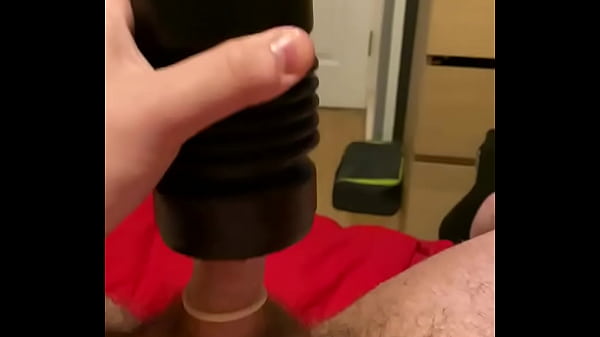 Masturbating my white dick pleasuring my thicc body