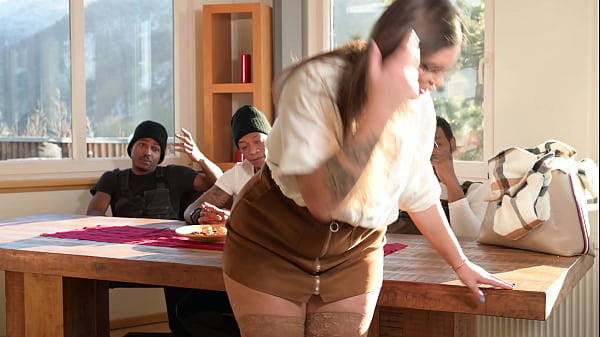 Curvy Slut Taylee Woods DP&rsquo;d by 3 BBCs for Car Accident GP2281