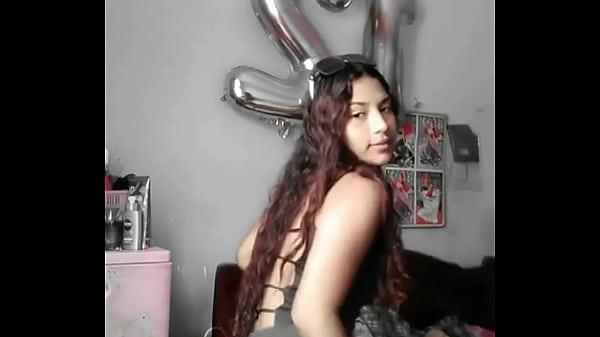 Stefa chibola mueve rico culo