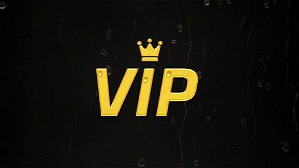 Stretched pussy rinsed off with fresh piss  