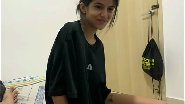 Hermanastra cachonda quiere comerme mi polla mientras nuestros padrastros estas acostados HISTORIA COMPLETA