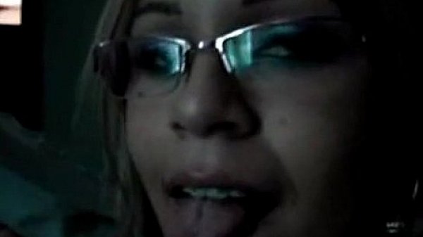 anee lee levando gozada na boca