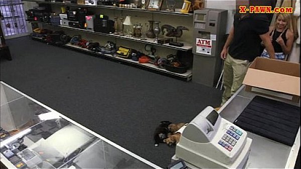 Cute amateur blonde babe pawns her twat for her doggy 