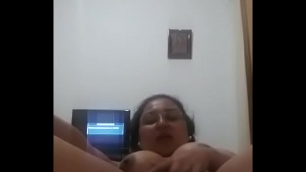 Divirtiendote sola con tild&oacute; gabiespy