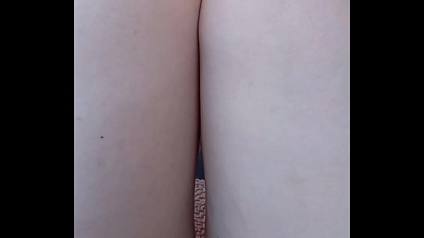 GretaLa - flash piedi gambe in giardino  