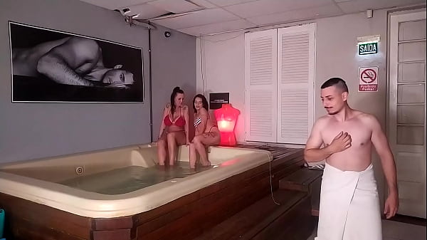 foda na sauna com amigos