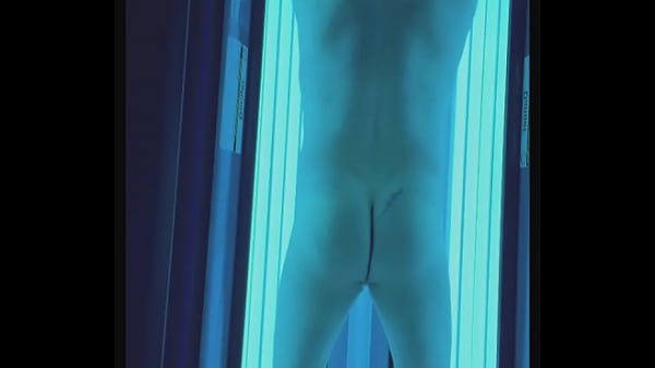 Dom Rod est au gym et entraine tous ses muscles.  