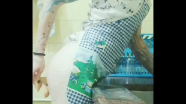 Sissy Mavka - washing dishes porn