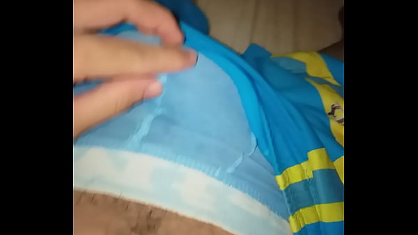 Manos y pies se dan un festin con mi short