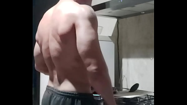 Man in the Kitchen - Carlos Sim&otilde;es  