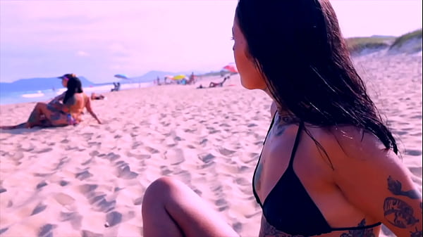 L&Eacute;SBICAS TATUADAS FAZENDO SEXO ORAL NO BANHO