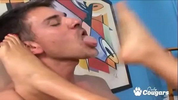 Loona Luxx Gives An Amazing Footjob