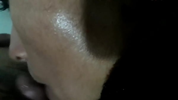 Su mam&aacute; me la chupa para que no le cobre