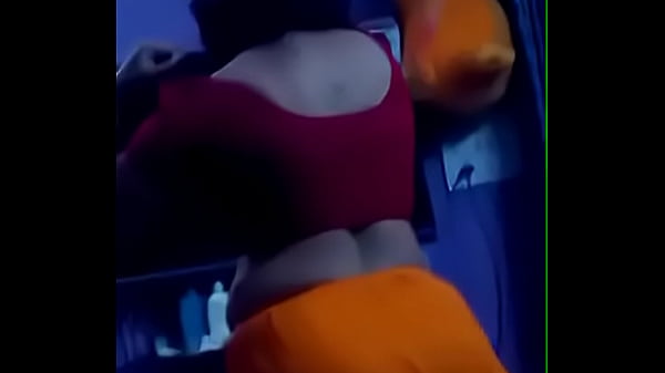 my friends mom changing her saree