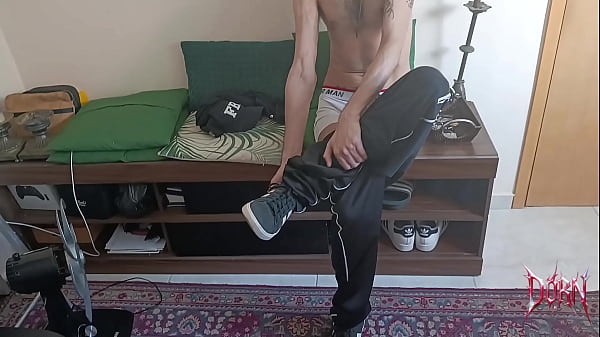 Vi o magrinho treinando no parque e paguei pra ele fuder meu cuzinho (COMPLETO NO RED)  