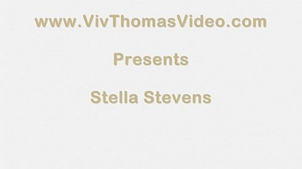 Stella Stevens Fingers Herself