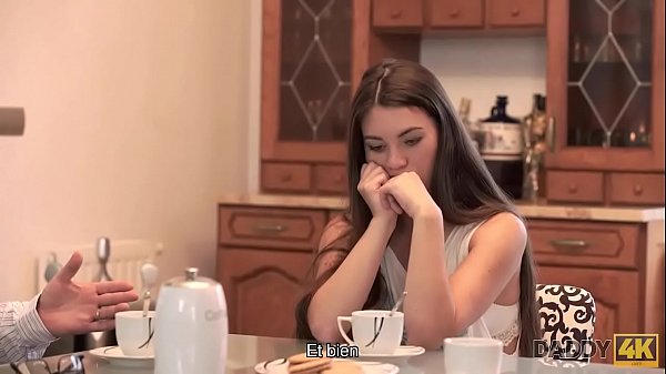 DADDY4K. Pap&aacute; le da a su hijo las llaves del auto y luego atornilla a su novia Tiffany Doll 