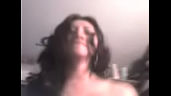 Puta dandose sus sentones  