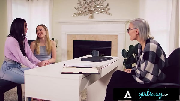 Sex Therapist Gives Lesbian Clients Anal