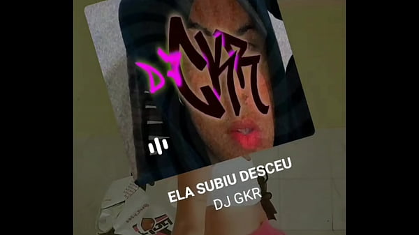 Novinha gostosa dan&ccedil;ando