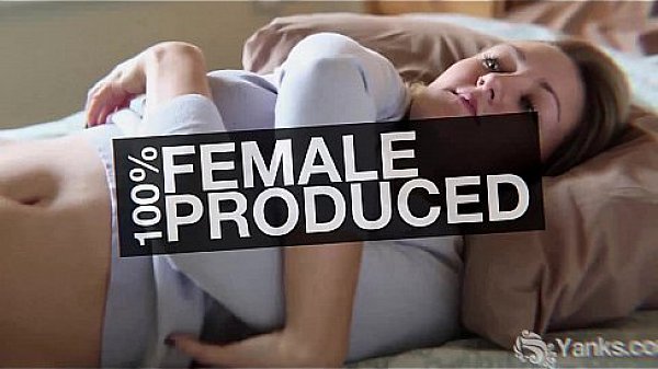 Hottie Vivi Fingers Her Hairy Muff