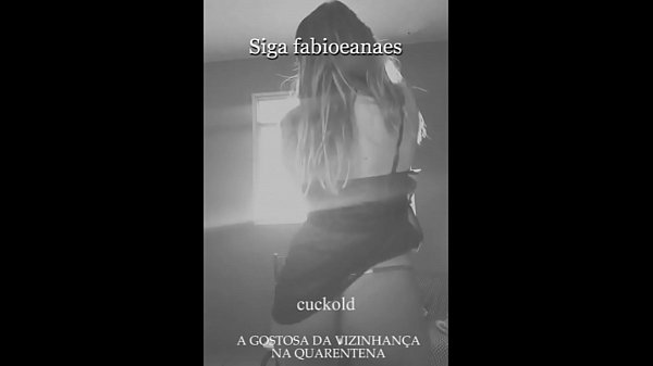 Hotwife exibida de janela aberta rebolando. 