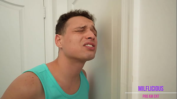 Let Me in The Bathroom. Its Urgent! With Hot Redhead Stepmom Jessica Aaren INTRO EXTENDED