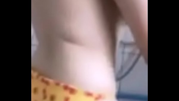 เน็ตไอดอลคนสวยช่วยตัวเอง