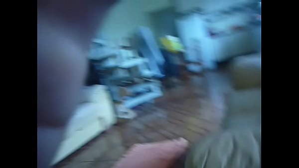 Fazendo um carinho para as gatas.