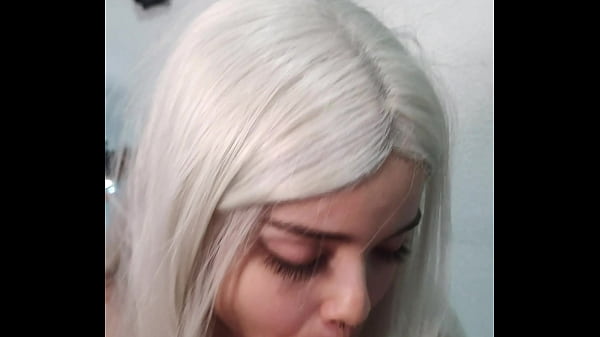 Feiti&ccedil;o Proibido: Wellington perdeu o controle no boquete intenso e gozou na boca da bruxa