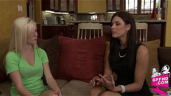 Girls having fun 1076