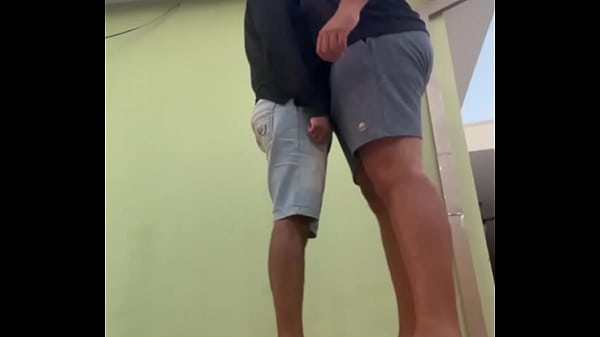 Feet size 22us vs 9us - Giant vs tiny 