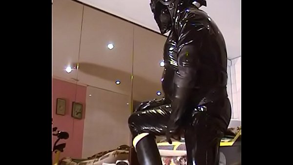 RoxinaRetro RubberOxInHeavyRubber030203.WMV