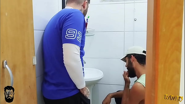 NOVINHO DEU DINHEIRO PRO ENCANADOR COMER ELE 